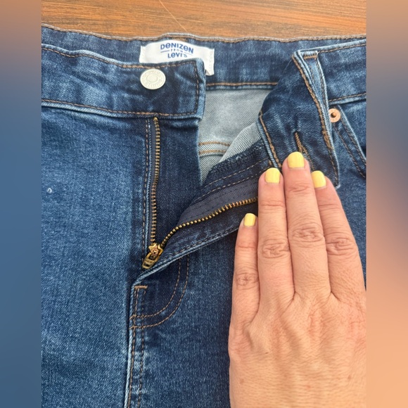 Denizen by Levi’s Mid Rise Denim Cut Off Shorts, Plus Size 18 - Picture 4 of 10